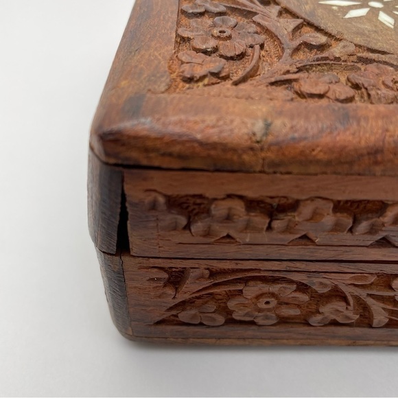 Vintage Wooden Hand Carved Trinket Box Floral Inlay Design - Picture 14 of 15